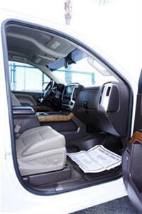 2017 GMC Sierra 1500 SLT Crew Cab Short Box 4WD   - Photo 5 - Bakersfield, CA 93305