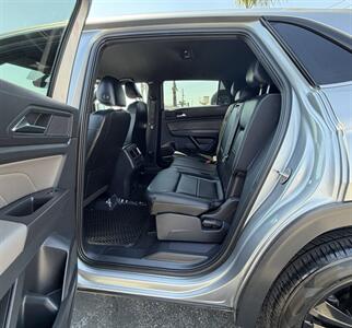 2022 Volkswagen Atlas Cross Sport V6 SE - Photo 7 - Bakersfield, CA 93305