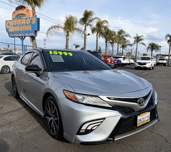 2019 Toyota Camry XSE's photo