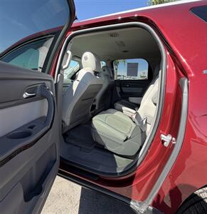 2017 GMC Acadia Limited - Photo 10 - Bakersfield, CA 93305