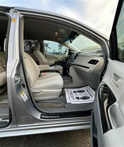 2012 Toyota Sienna LE 8-Passenger   - Photo 17 - Bakersfield, CA 93305