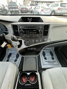 2012 Toyota Sienna LE 8-Passenger   - Photo 22 - Bakersfield, CA 93305