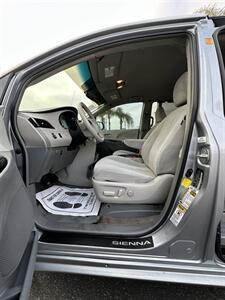 2012 Toyota Sienna LE 8-Passenger   - Photo 6 - Bakersfield, CA 93305