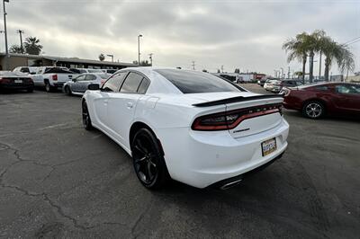 2018 Dodge Charger SXT - Photo 8 - Bakersfield, CA 93301