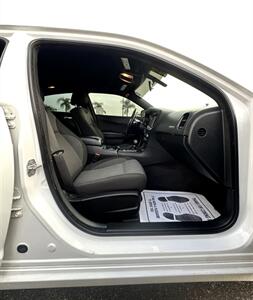 2018 Dodge Charger SXT - Photo 15 - Bakersfield, CA 93301