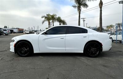 2018 Dodge Charger SXT - Photo 4 - Bakersfield, CA 93301