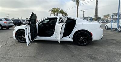 2018 Dodge Charger SXT - Photo 5 - Bakersfield, CA 93301