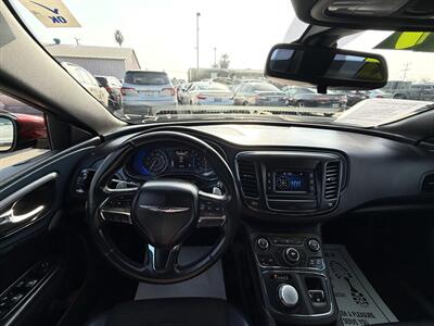 2015 Chrysler 200 S   - Photo 18 - Bakersfield, CA 93305