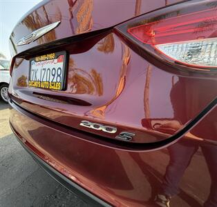2015 Chrysler 200 S   - Photo 12 - Bakersfield, CA 93305