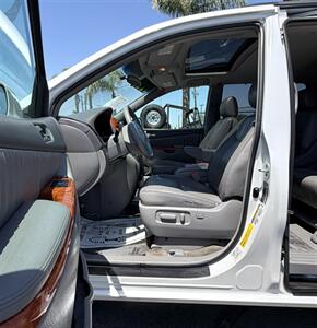 2006 Toyota Sienna XLE 7 Passenger - Photo 6 - Bakersfield, CA 93305