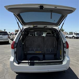2006 Toyota Sienna XLE 7 Passenger - Photo 13 - Bakersfield, CA 93305
