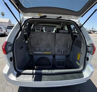 2006 Toyota Sienna XLE 7 Passenger - Photo 14 - Bakersfield, CA 93305
