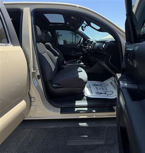 2016 Toyota Tacoma TRD Sport   - Photo 17 - Bakersfield, CA 93301
