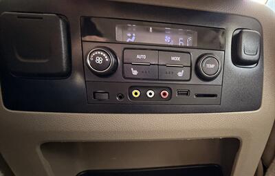 2016 GMC Yukon XL SLT   - Photo 24 - Bakersfield, CA 93305