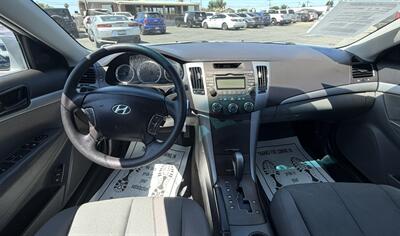2009 Hyundai SONATA GLS   - Photo 18 - Bakersfield, CA 93305