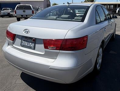 2009 Hyundai SONATA GLS   - Photo 13 - Bakersfield, CA 93305
