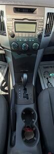 2009 Hyundai SONATA GLS   - Photo 21 - Bakersfield, CA 93305