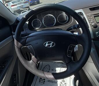 2009 Hyundai SONATA GLS   - Photo 20 - Bakersfield, CA 93305