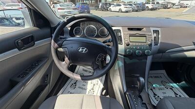2009 Hyundai SONATA GLS   - Photo 19 - Bakersfield, CA 93305