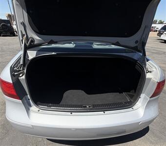 2009 Hyundai SONATA GLS   - Photo 12 - Bakersfield, CA 93305