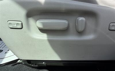 2011 Toyota Highlander Limited   - Photo 7 - Bakersfield, CA 93305