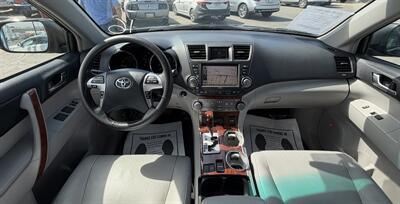 2011 Toyota Highlander Limited   - Photo 23 - Bakersfield, CA 93305