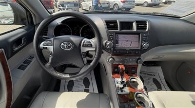 2011 Toyota Highlander Limited   - Photo 24 - Bakersfield, CA 93305