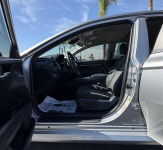 2019 Toyota Camry LE - Photo 5 - Bakersfield, CA 93305