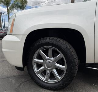 2011 GMC Yukon Denali   - Photo 28 - Bakersfield, CA 93305