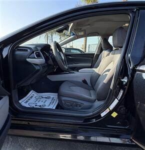 2018 Toyota Camry LE - Photo 6 - Bakersfield, CA 93305