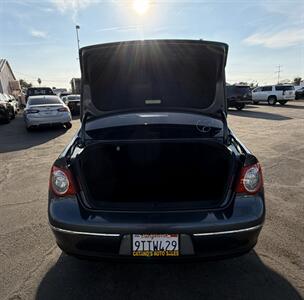 2010 Volkswagen Passat Komfort PZEV   - Photo 11 - Bakersfield, CA 93301