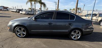 2010 Volkswagen Passat Komfort PZEV   - Photo 4 - Bakersfield, CA 93301