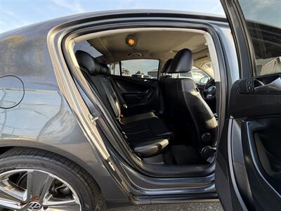 2010 Volkswagen Passat Komfort PZEV   - Photo 16 - Bakersfield, CA 93301