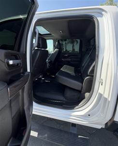 2022 Chevrolet Silverado 2500HD LTZ - Photo 11 - Bakersfield, CA 93305