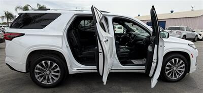 2022 Chevrolet Traverse Premier   - Photo 16 - Bakersfield, CA 93301