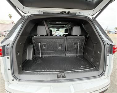 2022 Chevrolet Traverse Premier   - Photo 12 - Bakersfield, CA 93301