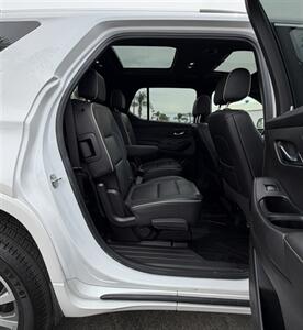 2022 Chevrolet Traverse Premier   - Photo 18 - Bakersfield, CA 93301