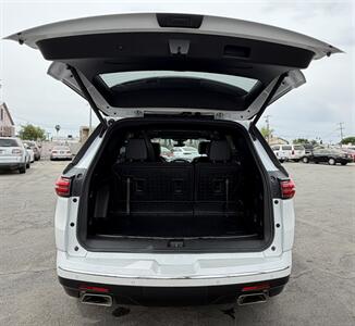 2022 Chevrolet Traverse Premier   - Photo 11 - Bakersfield, CA 93301