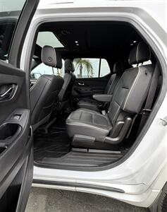 2022 Chevrolet Traverse Premier   - Photo 7 - Bakersfield, CA 93301