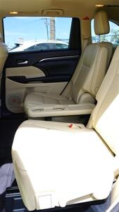 2015 Toyota Highlander Limited   - Photo 8 - Bakersfield, CA 93301