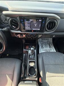 2016 Toyota Tacoma SR V6   - Photo 20 - Bakersfield, CA 93301