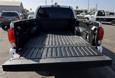 2016 Toyota Tacoma SR V6   - Photo 10 - Bakersfield, CA 93301