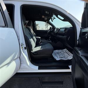 2016 Toyota Tacoma SR V6   - Photo 16 - Bakersfield, CA 93301