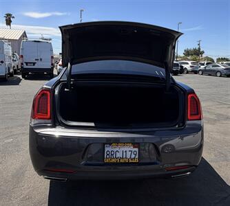 2019 Chrysler 300 S - Photo 14 - Bakersfield, CA 93301