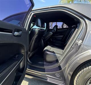 2019 Chrysler 300 S - Photo 9 - Bakersfield, CA 93301