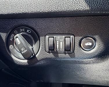 2019 Chrysler 300 S - Photo 36 - Bakersfield, CA 93301