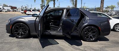 2019 Chrysler 300 S - Photo 5 - Bakersfield, CA 93301