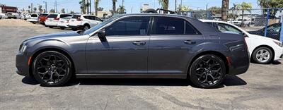 2019 Chrysler 300 S - Photo 4 - Bakersfield, CA 93301
