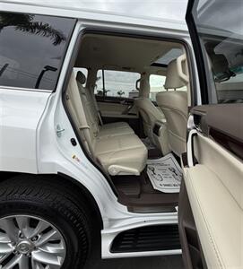 2019 Lexus GX 460   - Photo 23 - Bakersfield, CA 93301