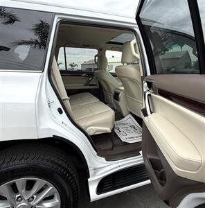2019 Lexus GX 460   - Photo 25 - Bakersfield, CA 93301